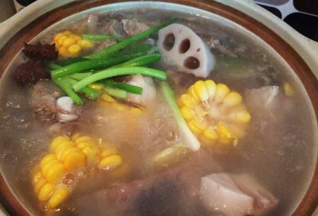 排骨汤|莲藕玉米排骨汤:免去煎炸烹煮炖炖就是一锅的美味补钙汤!