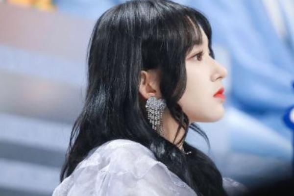  直播|《少年之名》成团夜直播，导师程潇成亮点，碎钻云朵裙生图美成小仙女