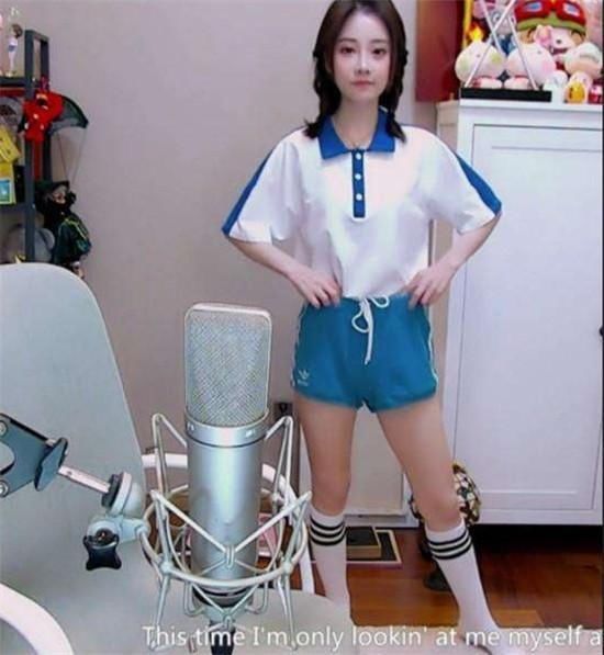  范丞丞|冯提莫不玩黑丝？也不玩长袜打起了这种衣服主意，粉丝：有品位