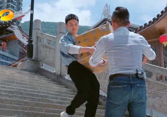  高以翔|36度高温搬行李，《中餐厅》刁难嘉宾引热议：忘了高以翔事件？