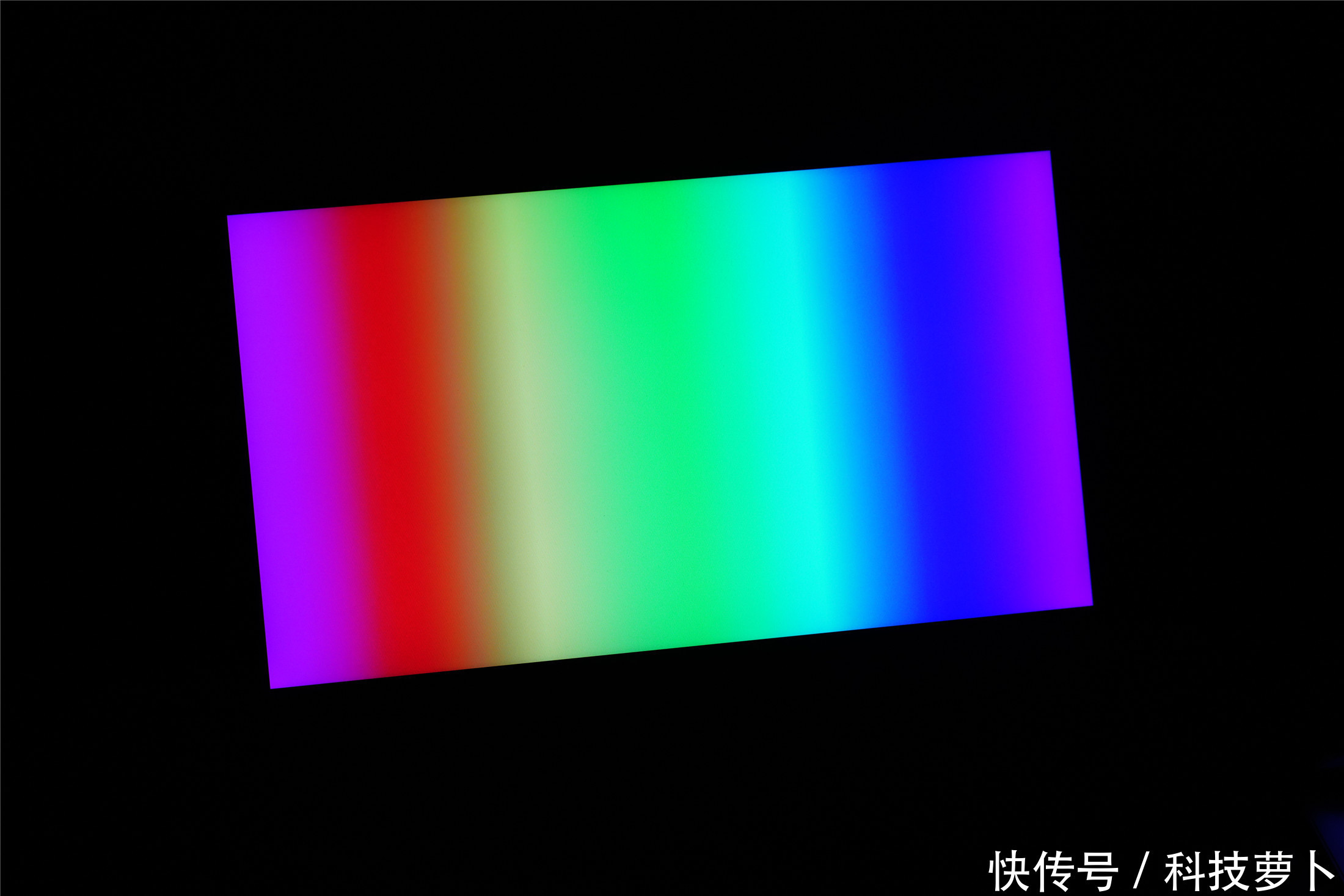  全球|全球首款240Hz+3ms电竞便携显示器，ROG XG17AHP评测