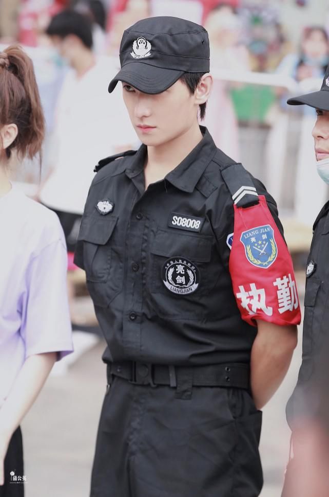  搞笑|《元气满满的哥哥》有极挑内味，新晋搞笑担当胡军像孙红雷