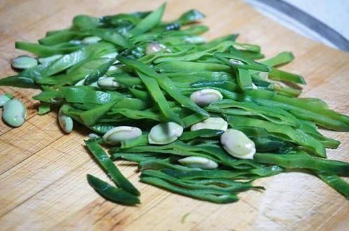  凉拌菜|这菜初秋才上市，形似猫耳脆又鲜，10元买四斤，炒菜拌菜属它香