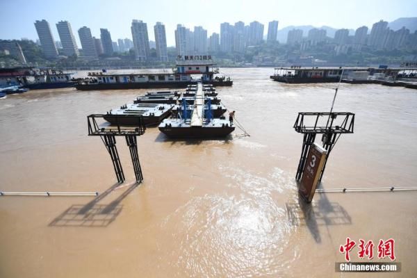 重庆|洪峰过境 重庆朝天门码头被淹没[组图]