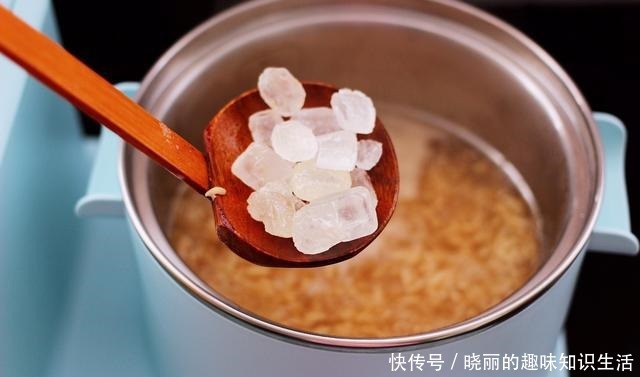 百合草莓酒|这种汤羹没有奶茶贵,却比饮料奶茶好,5元煮一锅,解秋燥还养颜