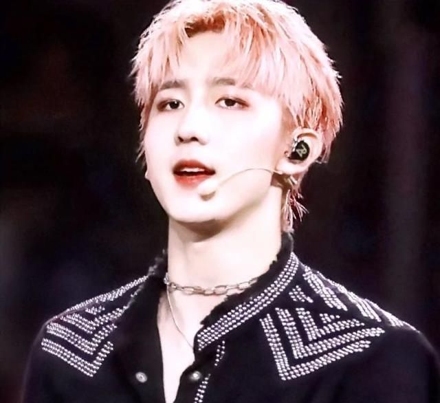 少女|硬糖少女粉丝一边喊着糊,一边又喊着“壶”,R1SE不累壶妹也累了