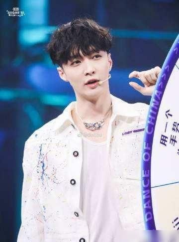  完美|完美结局《街舞3》，王一博张艺兴相遇，网友：张艺兴稍好