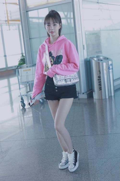  浪姐|靠《浪姐》圈粉的沈梦辰，私下更是穿衣达人，甜美帅气风随意切换