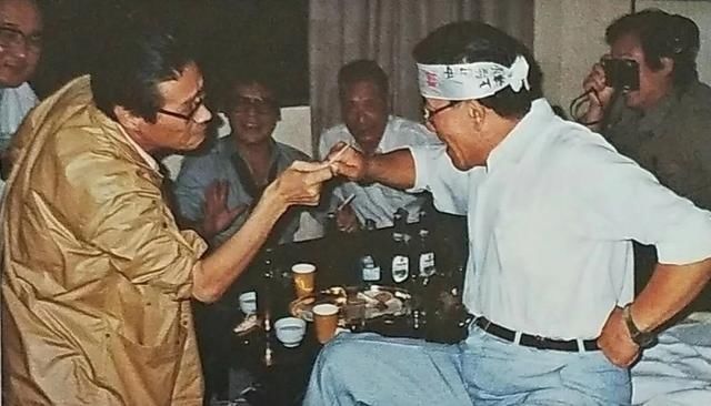  书籍|93岁时你会做什么？来看看蓝天野的朋友圈：有猫有狗、有书籍字画