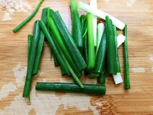  做法|鸡肉这么做，味道鲜美色泽金黄，做法简单还没有油烟，家人抢着吃