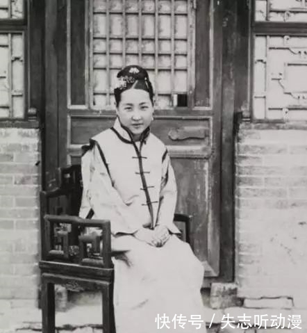 图为|晚清真实老照片:清朝的茶馆,最后一张是溥仪与小舅子玩耍时所拍