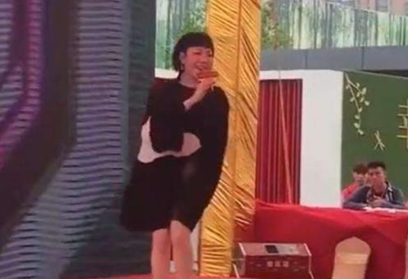  顶流|短短8年，从顶流沦落到小县城卖唱，吴莫愁究竟得罪了谁