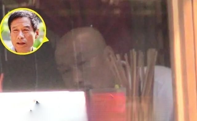  婚姻|62岁老戏骨约会长发清纯美女，单独吃饭同回酒店，30年婚姻有危机