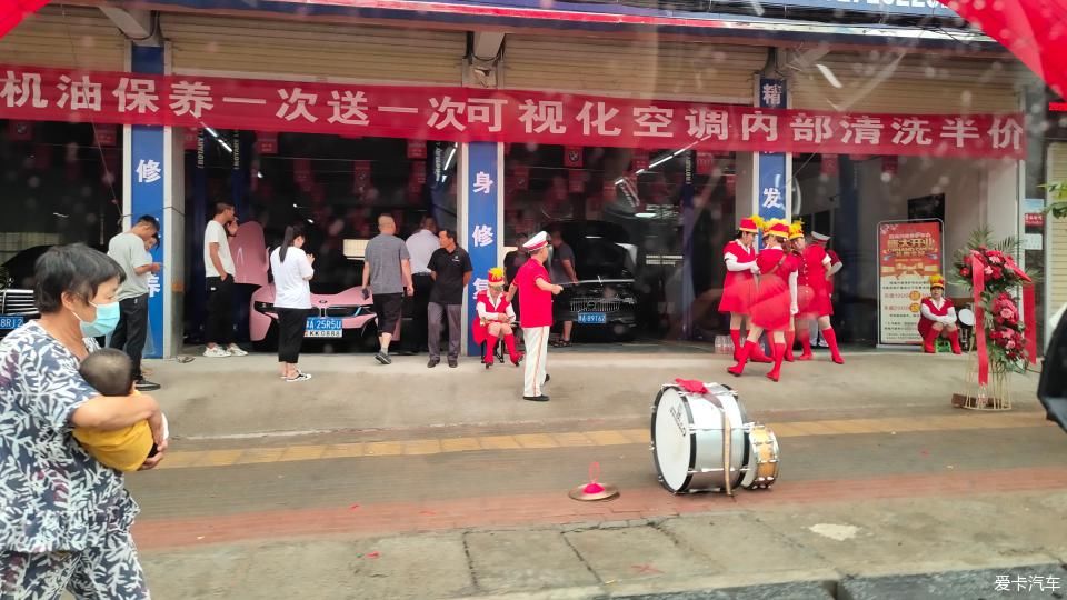 干干净净|老家兄弟结婚，大汉来当录像车！