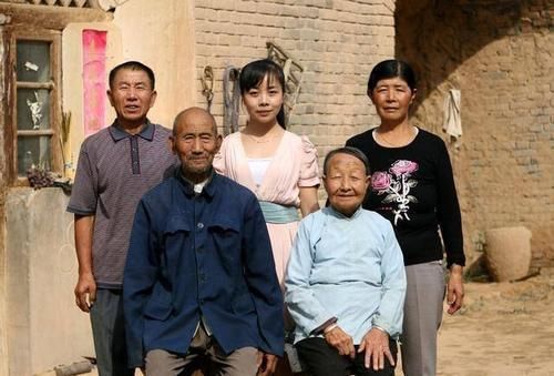  国家一级|国家一级演员王二妮：因买不起房，回到农村种田生活，现在放羊带娃是日常