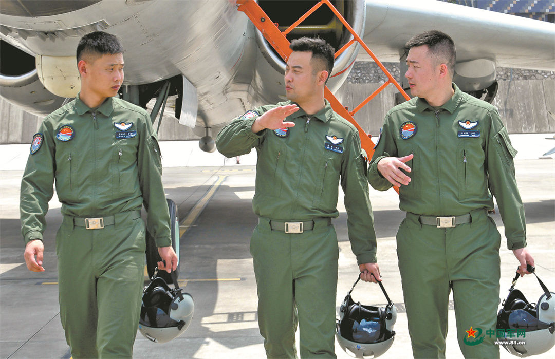 为国巡航，霹雳出击！空军航空兵某团飞行二大队锻造空中铁拳