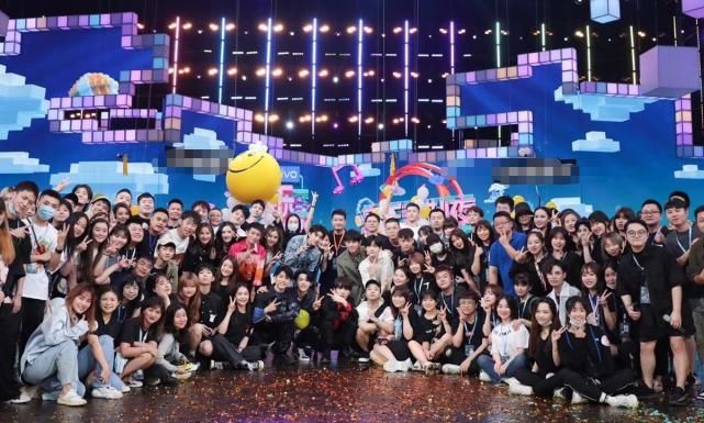  黄明昊|《快本》最新一期厉害了，四位选秀男神做客，看到蔡徐坤就乐开花！