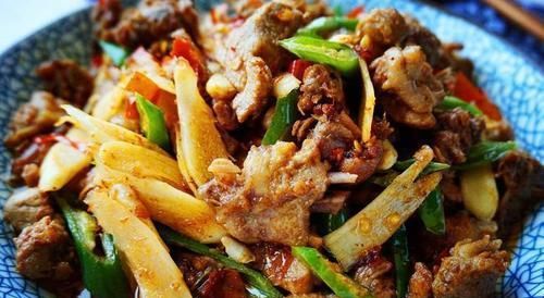  少许|家常菜推荐：猪蹄瓜菇汤、仔姜爆鸭腿、莲藕枸杞猪脚汤的做法