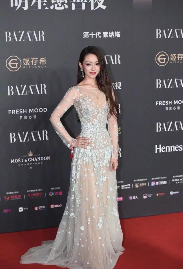  时髦|不符合“时髦”的审美定义，吉娜为什么能成为新晋流量