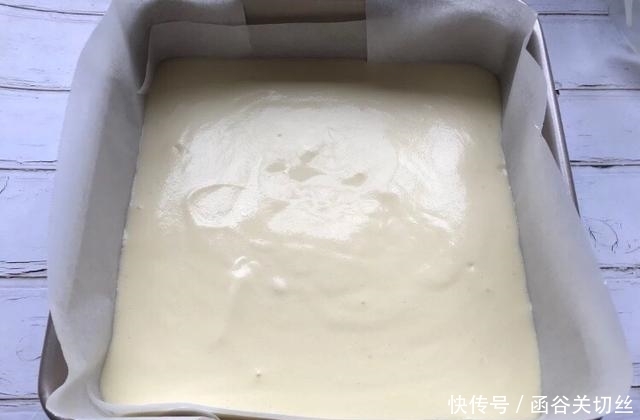 轻松|怎么抖都不回缩的古早蛋糕,奶香十足,烘焙新手也能轻松搞定