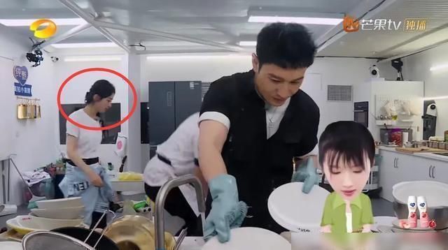 时间|中餐厅剪辑得罪赵丽颖粉丝!洗碗镜头反复使用,时间线也是错乱的