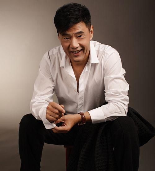  于荣光|演员于荣光：父亲患癌还让喝酒，撒了一个“谎”让其多活了7年