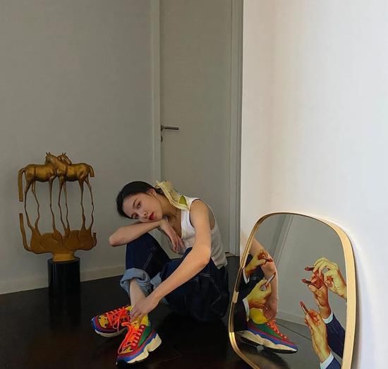 模板|“中国泫雅”火上热搜 宋妍霏才是白富美终极穿搭模板