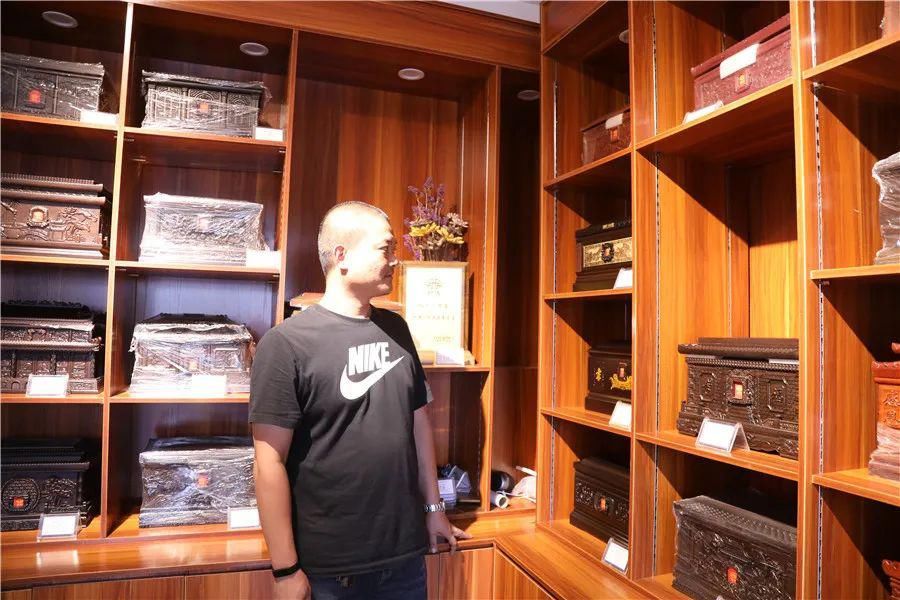 弥渡|他们“逆天”的拆毁老人棺木，原因却很暖心