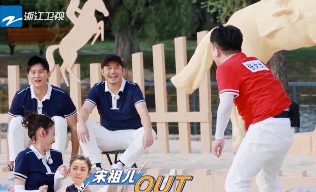  祖儿|张大大的咸猪手！跑男骚扰黄龄拳打祖儿，没有好人缘仅仅赖手吗？