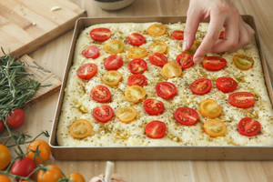 愉悦|超快手意式佛卡夏面包，外酥内软让人一下子就心情愉悦、胃口大开