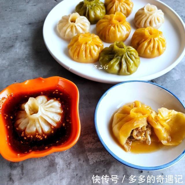  令人|虾蓉酱小笼包，入口鲜味浓，令人胃口大开