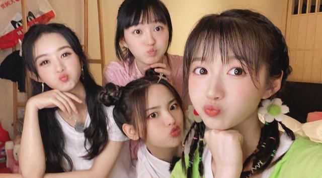 李浩菲|《中餐厅》杀青,李浩菲晒出合照,赵丽颖与90后合照颜值不输