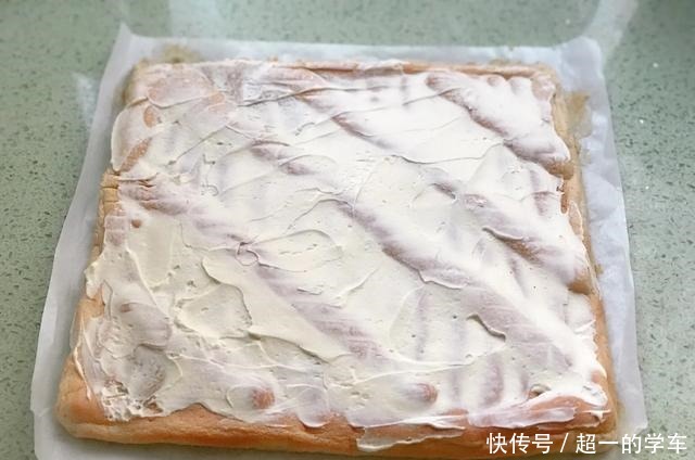 烘烤|一款好吃的双色蛋糕卷,咬一口还有香橙味,简单到1分钟学会做法