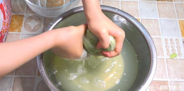 苦瓜|苦瓜和鸡蛋别炒着吃了,教你一个新做法,美味下饭,孩子抢着吃