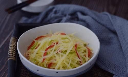  吃法|这才是夏天土豆的吃法，酸甜爽口，百吃不腻，大人小孩都爱