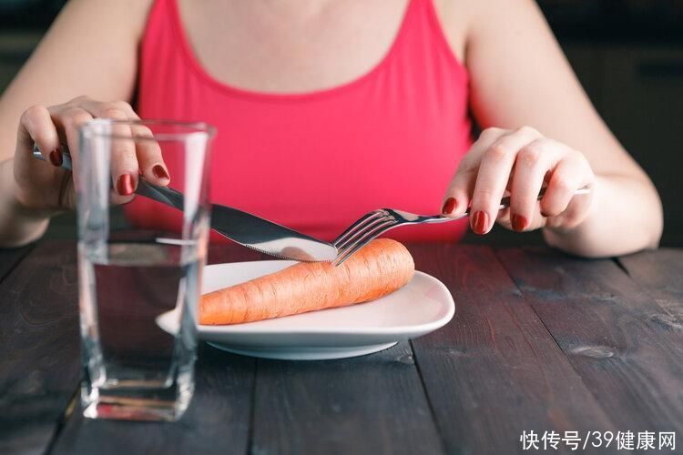 糖尿病患者光吃菜不吃米饭可以吗(58岁糖尿病患者，每天光吃菜不吃米饭，半年后身体状况怎么样了？)