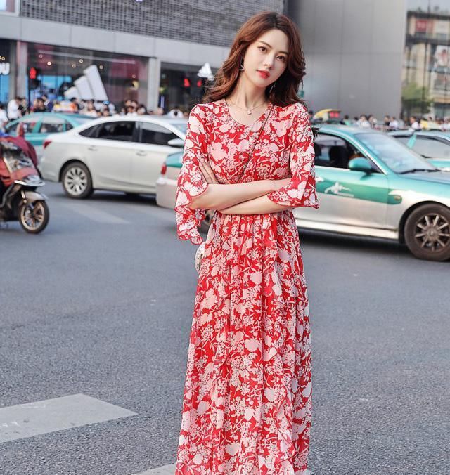  适合|好看的连衣裙很多, 青春减龄的并不多, 这款气质小清新长裙适合你