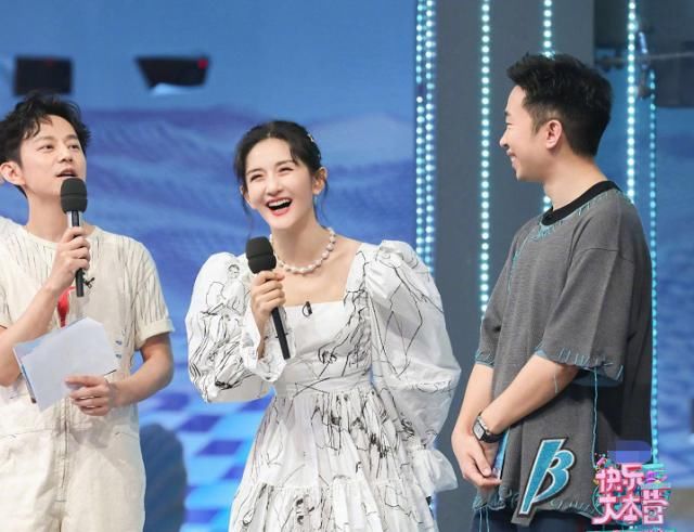  个子|《快乐大本营》麦亨利内涵何炅“个子矮”，谁注意到何炅的表情？