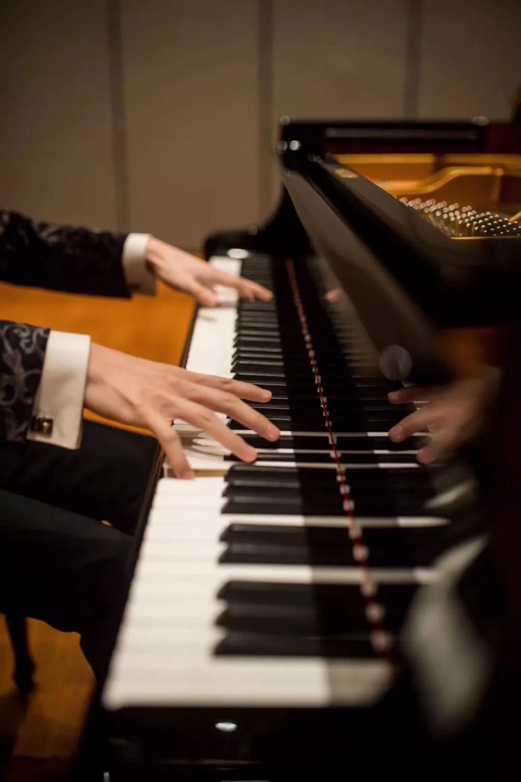 旅者|时空里的浪漫旅者：对话新生代钢琴艺术家张浩天