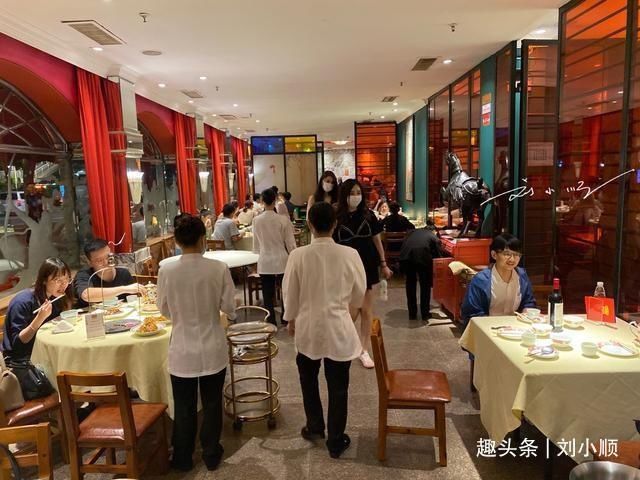  网红|广州“最难排队”的网红餐厅，排两小时才能吃上，游客：等到绝望