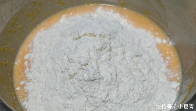 低筋面粉|早餐蒸个南瓜发糕,口感松软不粘牙,好吃不上火,孩子说比蛋糕香