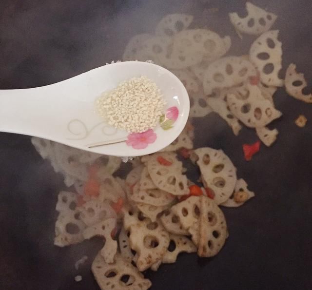 淤泥|生于淤泥中，是菜也是药，入秋吃它正当季，比大鱼大肉受欢迎