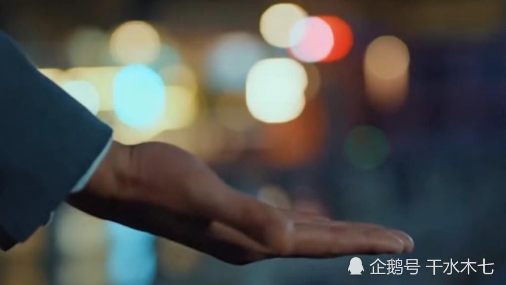  表白|《二十不惑》开虐，周寻向姜小果主动表白，伸手牵她的手却被拒绝！