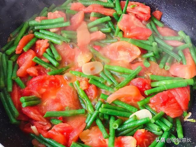  每周|1把豇豆2个西红柿，我家每周至少吃3次，做成凉面比炸酱面还美味