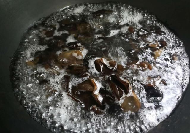  别错过|入伏后，吃这菜正当时，2元一把，清脆爽口，排毒甩脂肪，别错过