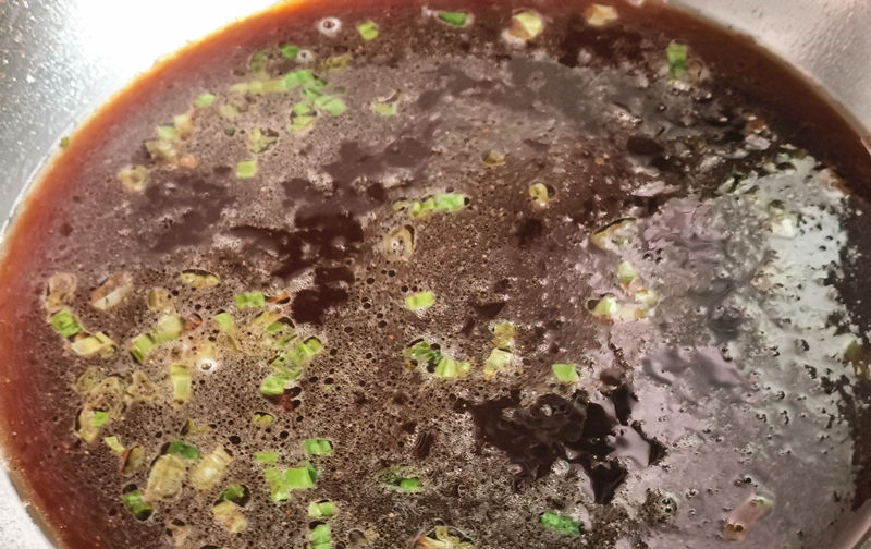  多特|立秋后就馋豆角做的这面食，暄软馅多特香，出锅儿子连吃5个！