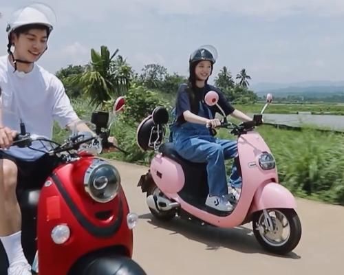  娜娜|欧阳娜娜做客蘑菇屋时，节目组给的介绍很独特，一般人不敢用