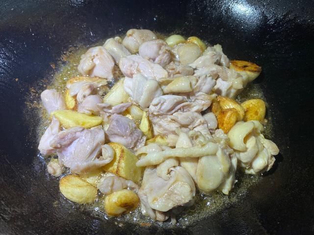 大人|砂锅三杯鸡这样做,大人孩子都爱吃!