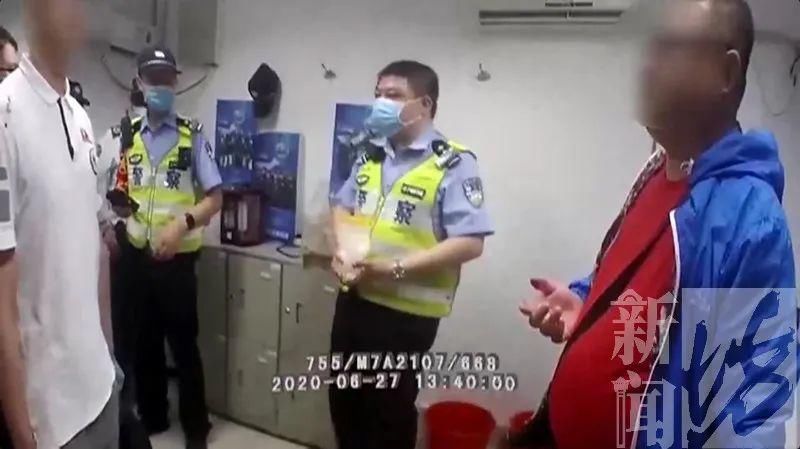  崔某某|有理也变没理！沪上两男子在地铁里大打出手，起因竟是…