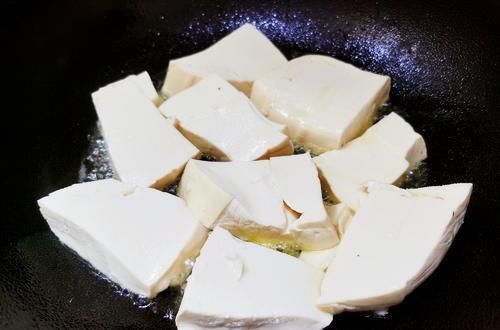 丝瓜|宁可不吃肉,女儿也要常吃它,直呼太鲜了,就着米饭连吃两大碗